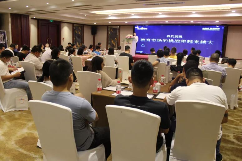 AI創(chuàng)享 智領(lǐng)未來——AI賦能創(chuàng)新百度營銷峰會圓滿落幕